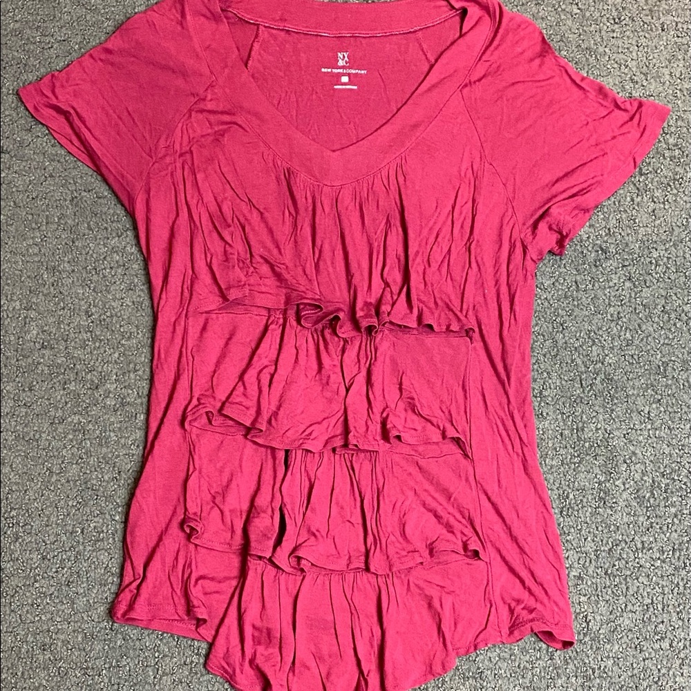 New York & Company Large Berry Pink Short Sleeve V-Neck T-Shirt Ruffle Front Tee